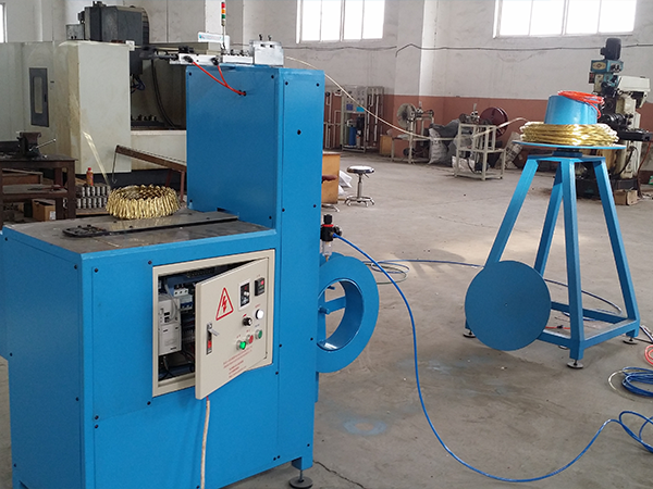 Carat tube winding machine